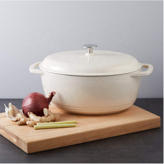 Differences Between a Round and an Oval Dutch Oven Differences Between a Round and an Oval Dutch Oven