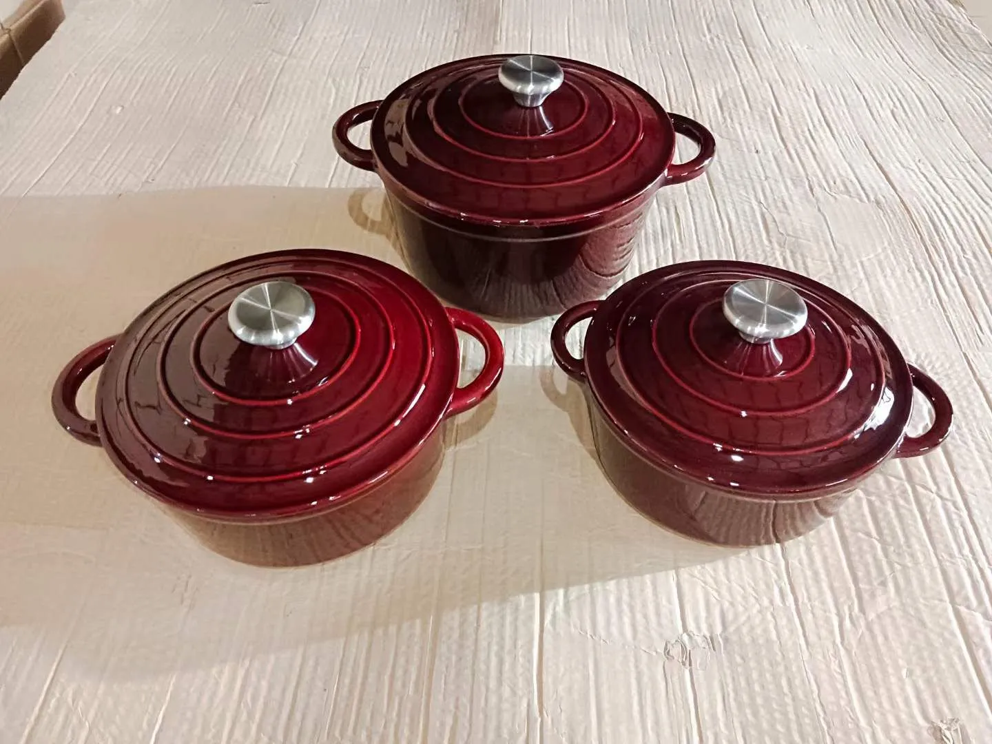 cast iron saucepan with lid