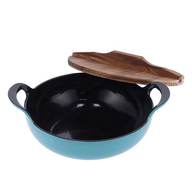 ENAMELED CAST IRON BALTI CASSEROLE WITH A WOODEN LID, 3 QUART (2,83 LITRE) CAST IRON CASSEROLE DISH